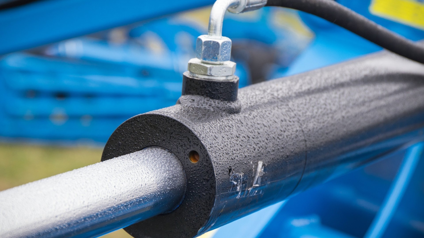 e23083037a50e6b51d4a85311edf17ce06aad373406e0e50557d6678f2806303